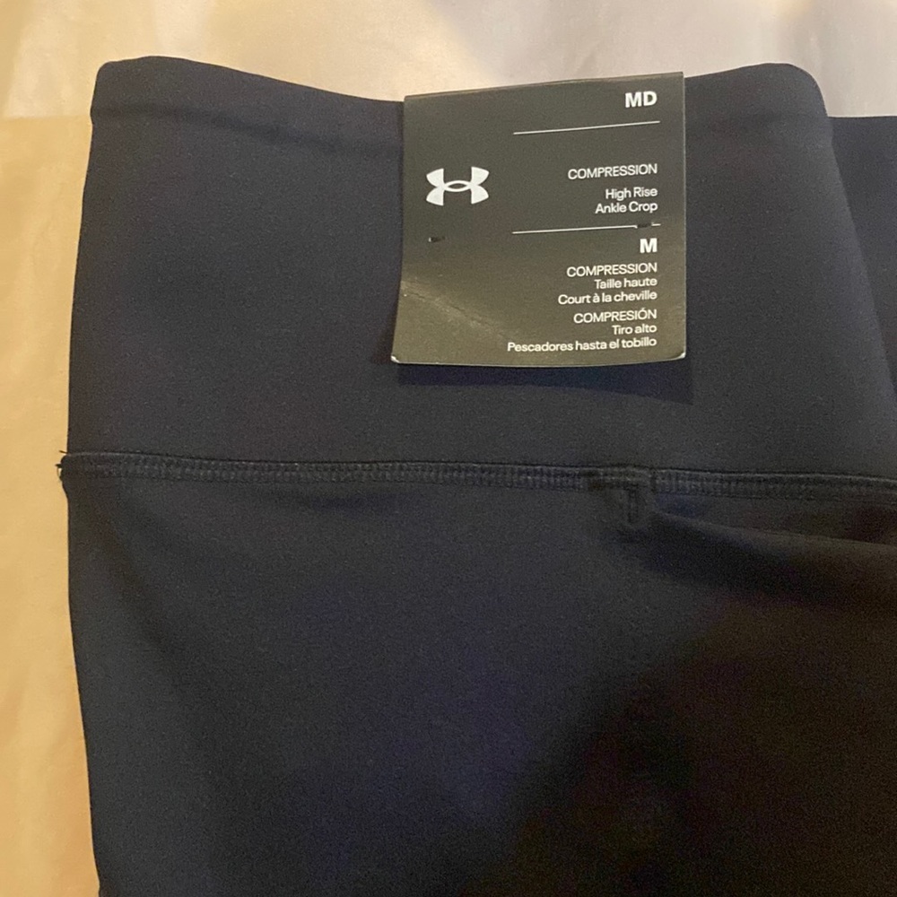 Under Armour NWT  Black with rainbow pattern on legs Wonems Med